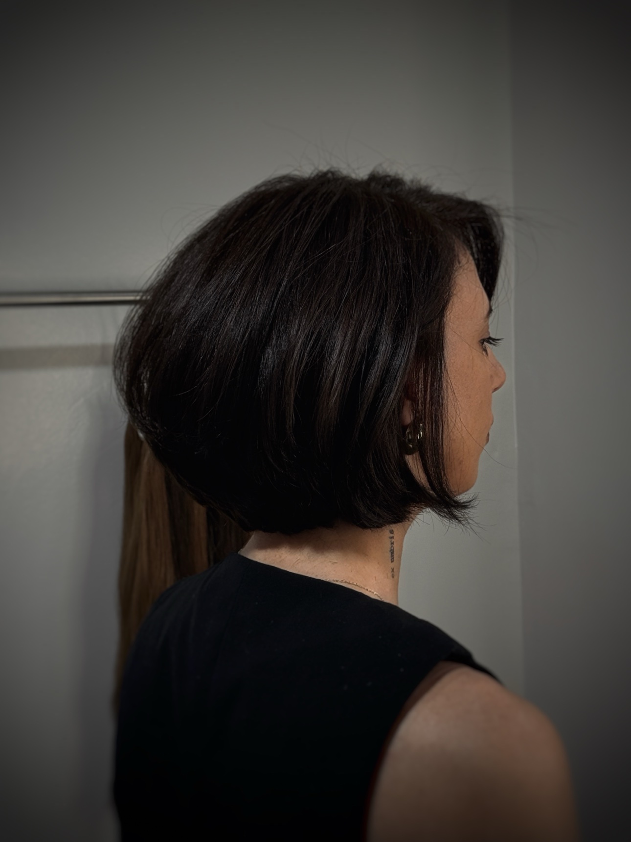 The preppy bob seen from the back and side: a clean perimeter line curving under at the nape