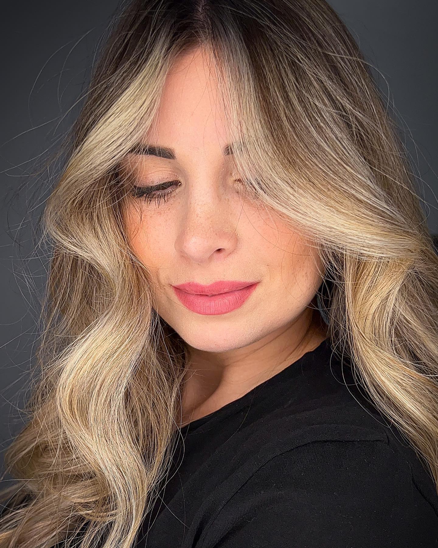Dimensional blonde hair, close-up