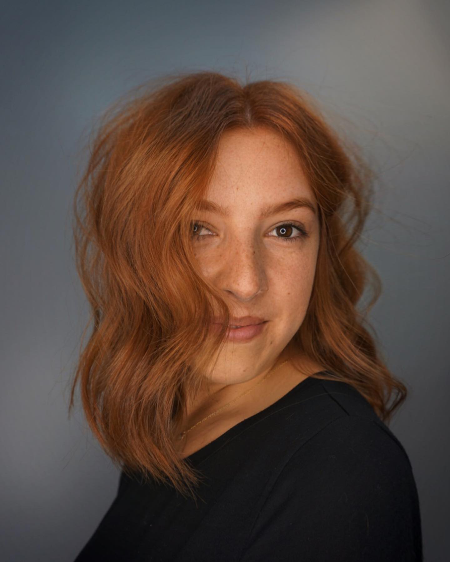 Copper hair color with soft waves